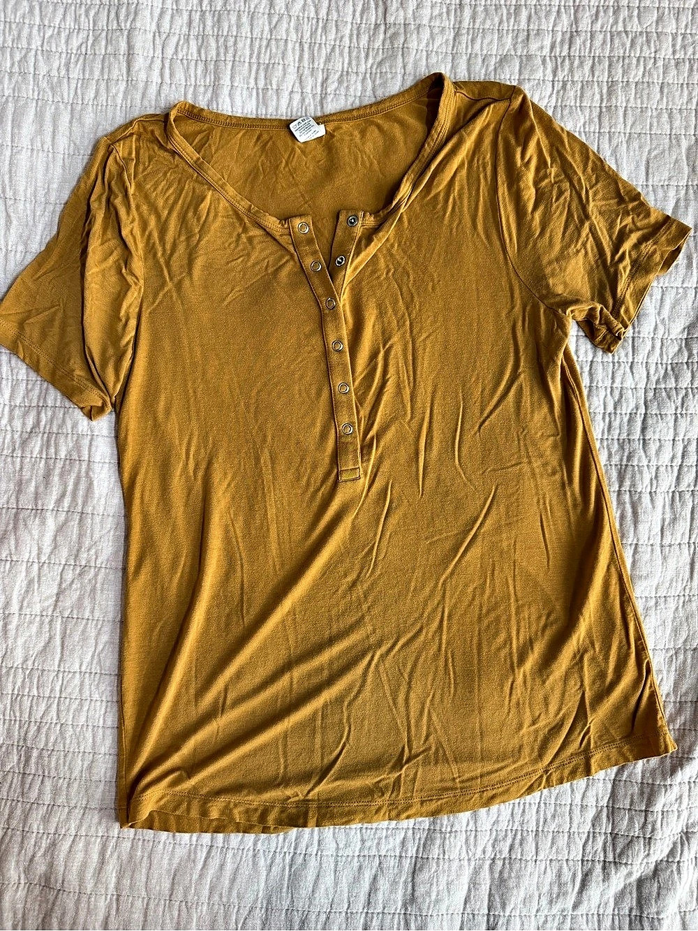 kate quinn Short Sleeve Henley Tee Top in Yellow Size Medium